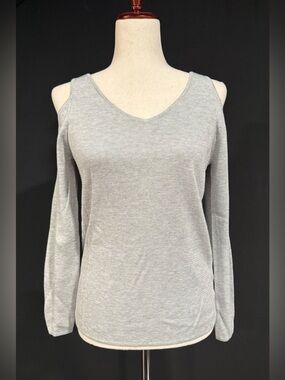 Banana Republic Factory Gray Cold-Shoulder V-Neck Long Sleeve Top